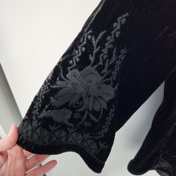 Kyla Seo Black Vintage Look Velvet Embroidered Top Blouse with 3/4 Sleeves XS - Picture 4 of 6